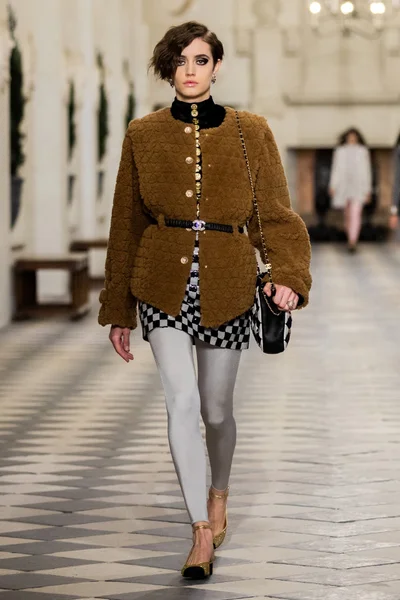 Look 5